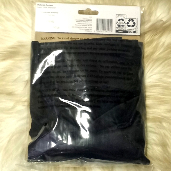 Halloween Black Cape Ages 8+ - Picture 6 of 7